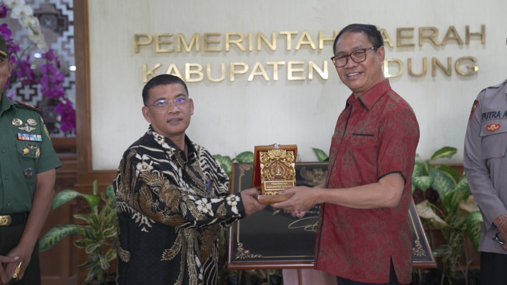 Wabup Suiasa Terima Kunjungan Bupati Musi Rawas Utara, Sumsel